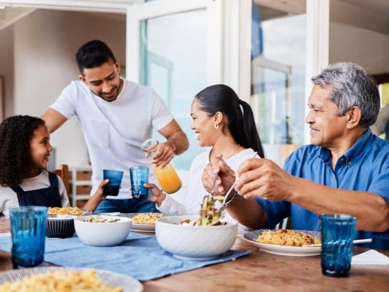 Cómo poner límites a la familia mexicana sin sentir culpa